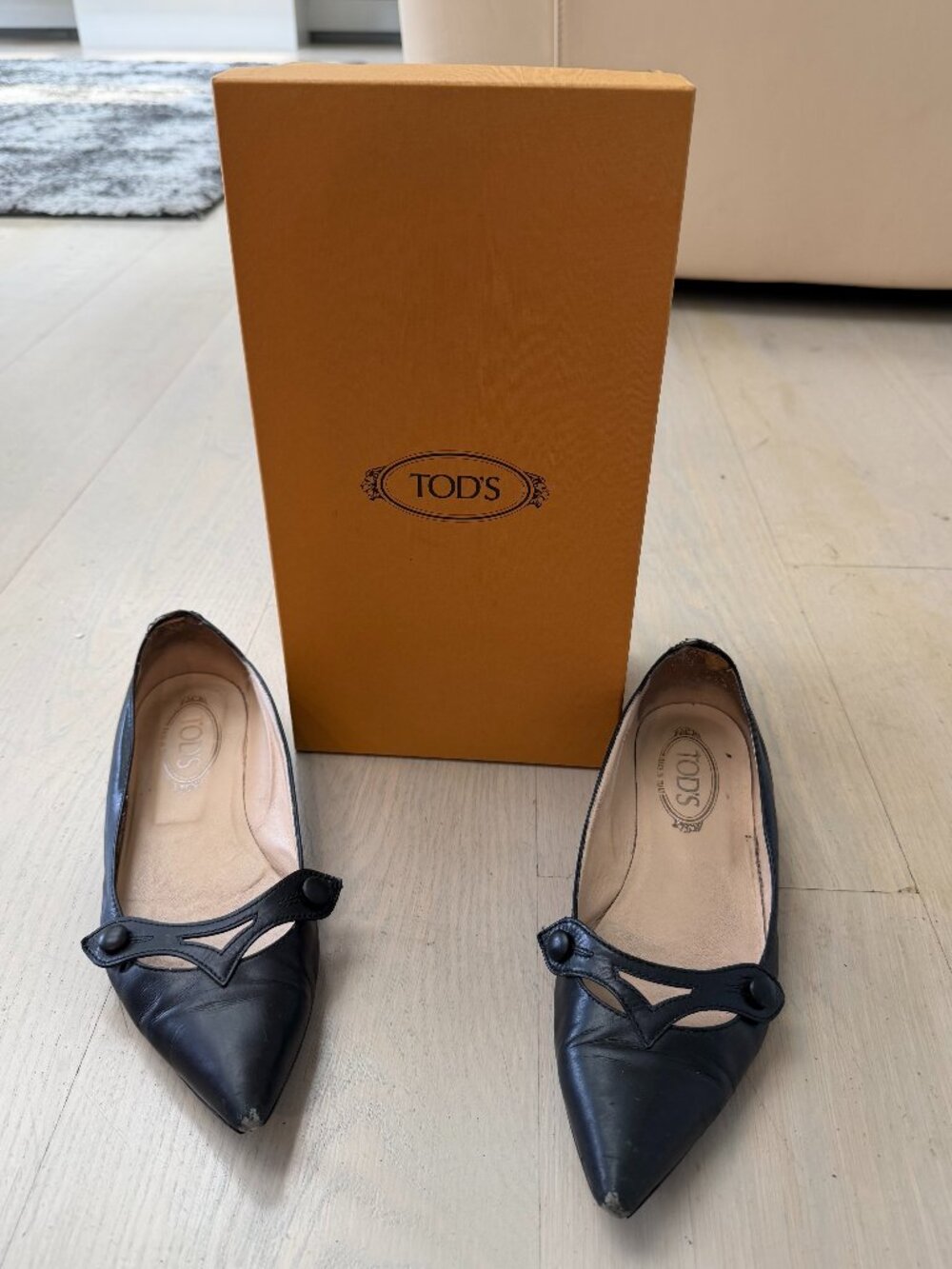 Tod's Audrey Black Leather Pointed Toe Flats Size 8.5
